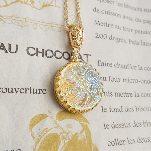 チェコ ガラスボタン ネックレス 六つの渦巻き 18ミリ ネックレス