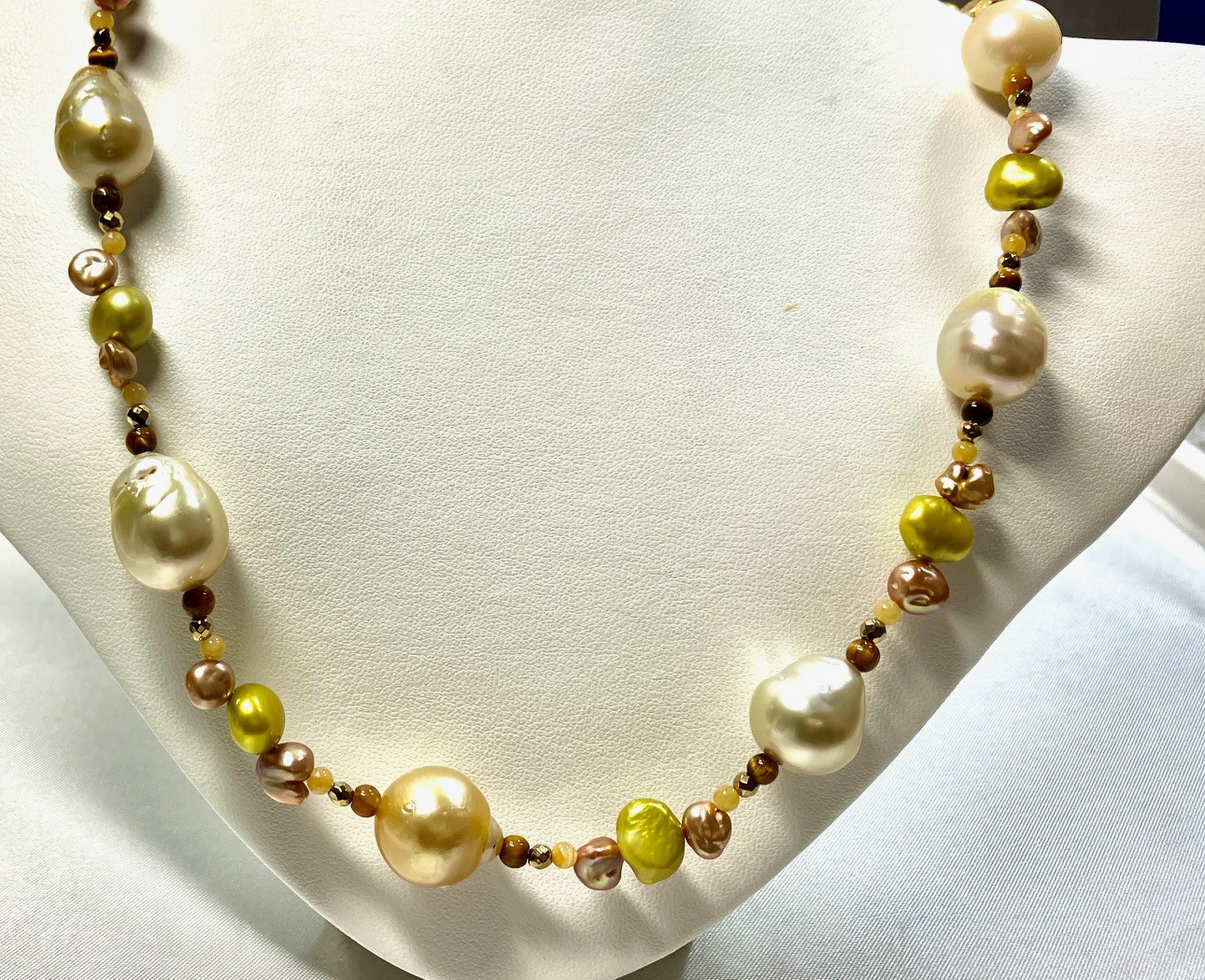 ゴールド南洋真珠　淡水真珠　天然石　デザインネックレス　3