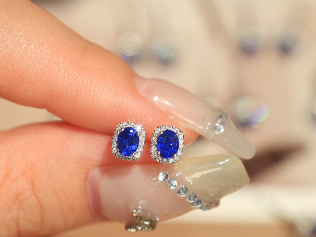 天然ダイヤモンド付きサファイアピアスk18