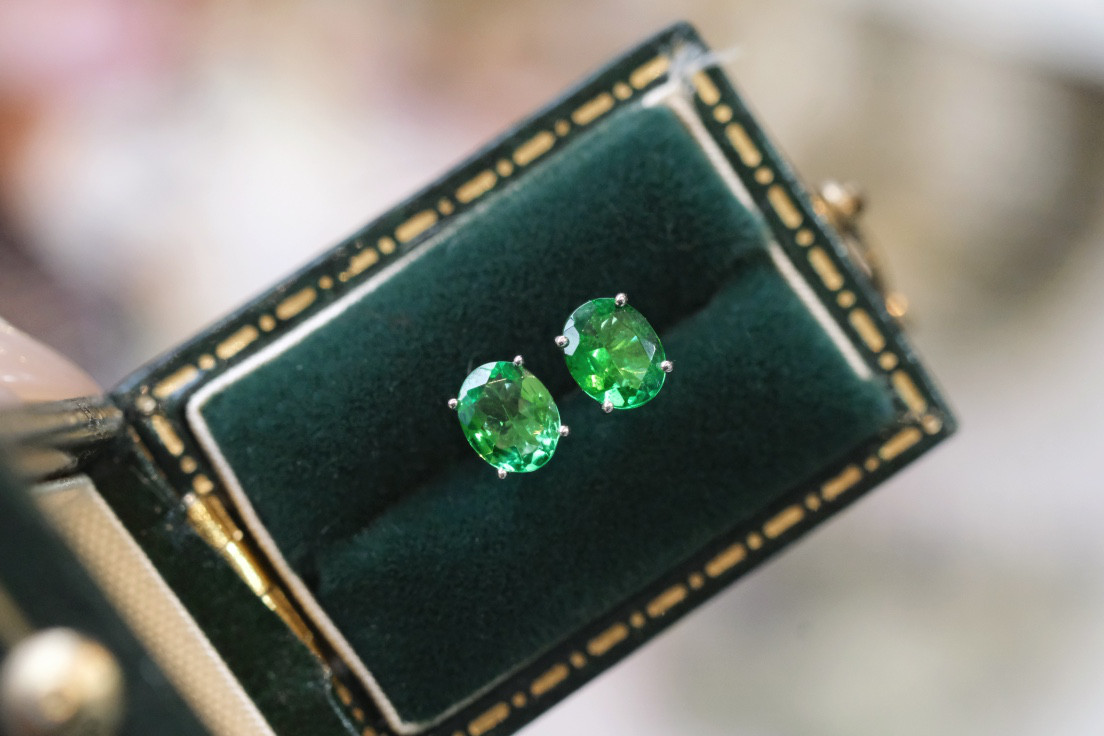 ツボライトピアスPt900