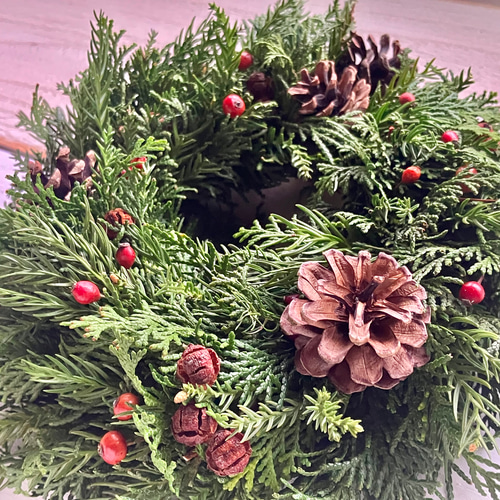 素敵なクリスマス2025】手作り針葉樹のフレッシュリース 玄関 飾り