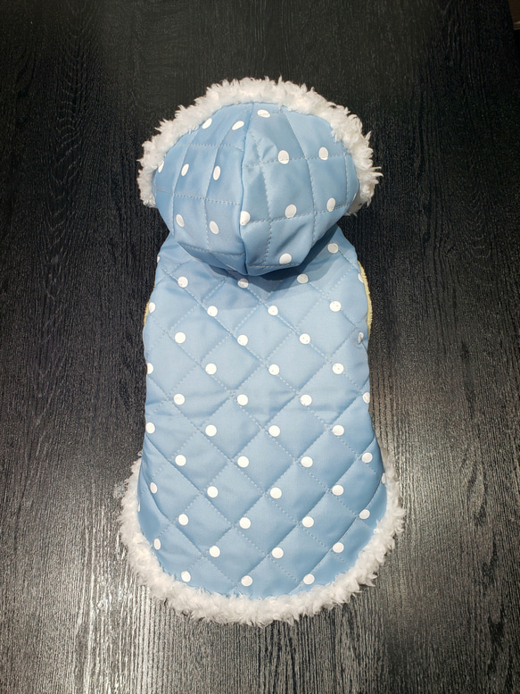 犬服♪フード付き防寒着(水色)(小型犬S)首と両脇をマジックテープ止め 1枚目の画像