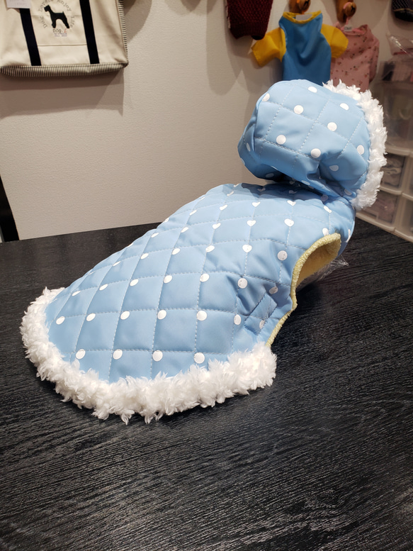犬服♪フード付き防寒着(水色)(小型犬S)首と両脇をマジックテープ止め 2枚目の画像