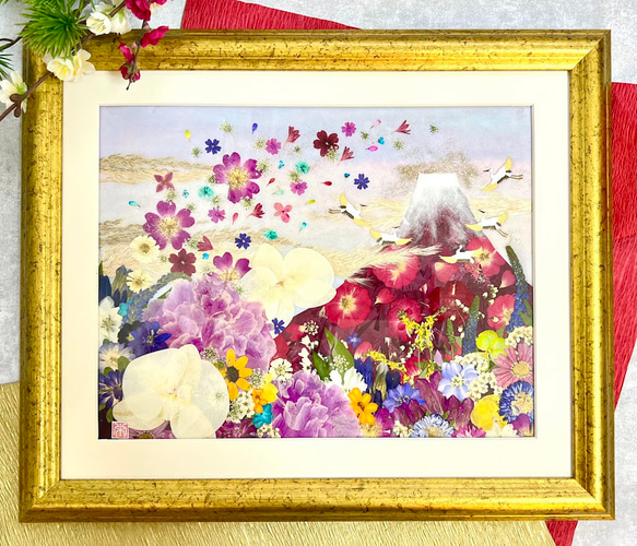 縁起の良い押し花額 お花が乱舞！5羽の鶴がはばたく赤富士アート