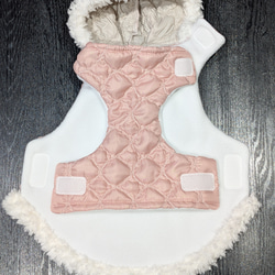 犬服♪フード付き防寒着(マカロンドットのペールブルーとペールピンク)(小型犬SM)首と両脇をマジックテープ止め 5枚目の画像