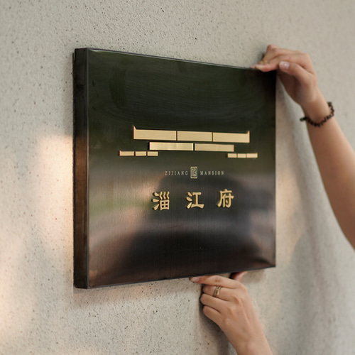 Kukuri✦365✦ショップ様用看板製作✦100cm×40cm✦ロゴあり ステンレス製スタジオの高品質な会社看板のオーダーメイド、ロゴの