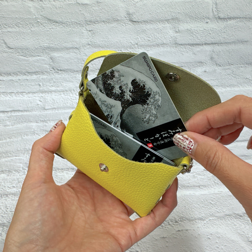 使い道いろいろ！軽くて便利なストラップ付きミニポーチバッグ《全6色