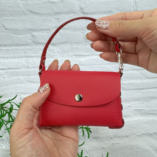 使い道いろいろ！軽くて便利なストラップ付きミニポーチバッグ《全6色