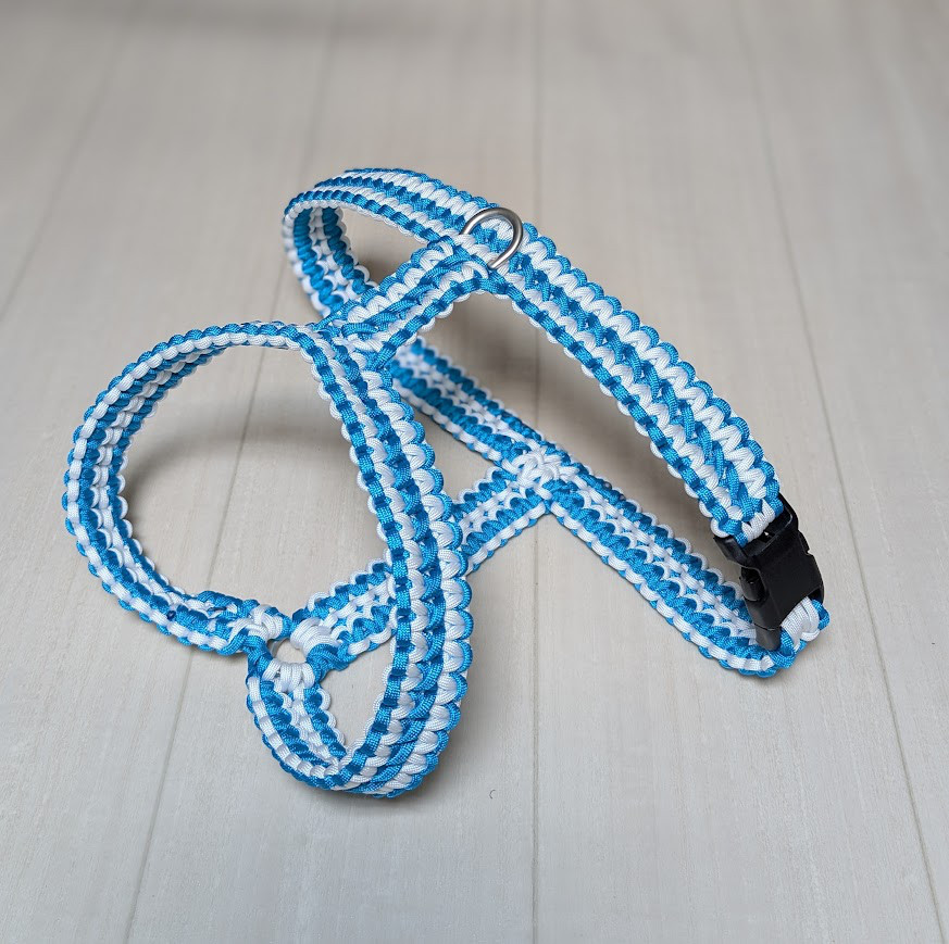 パラコード ハーネス 大型~中型犬用　二点フック、ガッチリ　(首回り５７ｃｍ　胸回り７６ｃｍ)