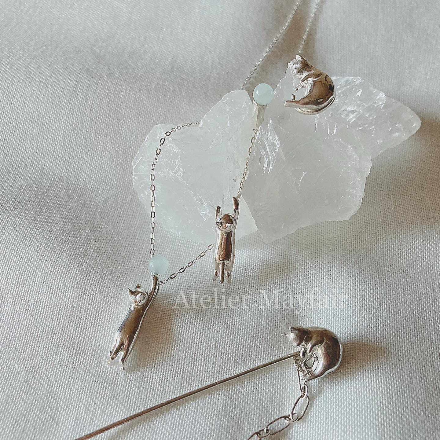 【ねこ好きさんのピアス】お耳にタッチねこピアス　片耳ピアス　SV925 シルバーピアス　CE-1