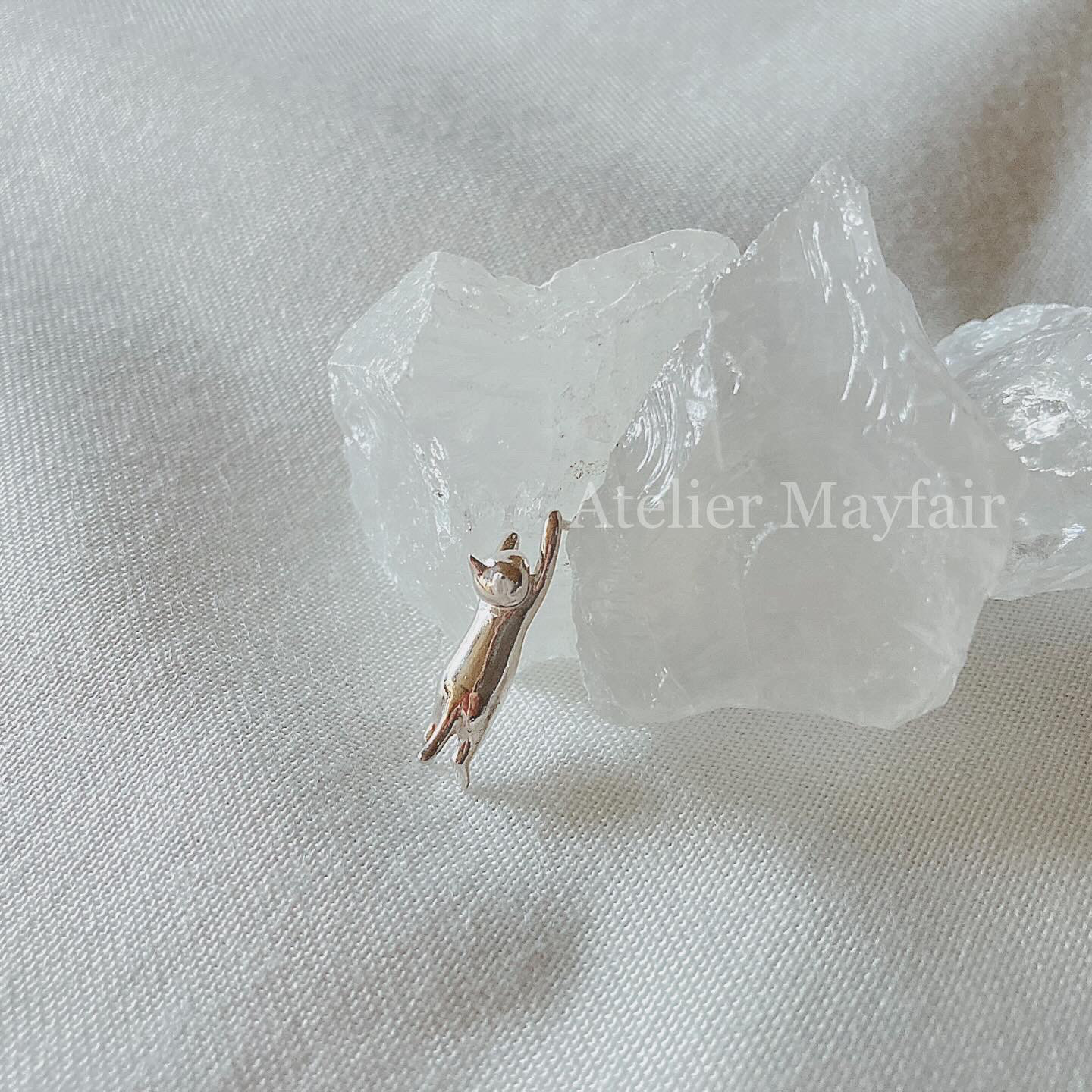 【ねこ好きさんのピアス】お耳にタッチねこピアス　片耳ピアス　SV925 シルバーピアス　CE-1