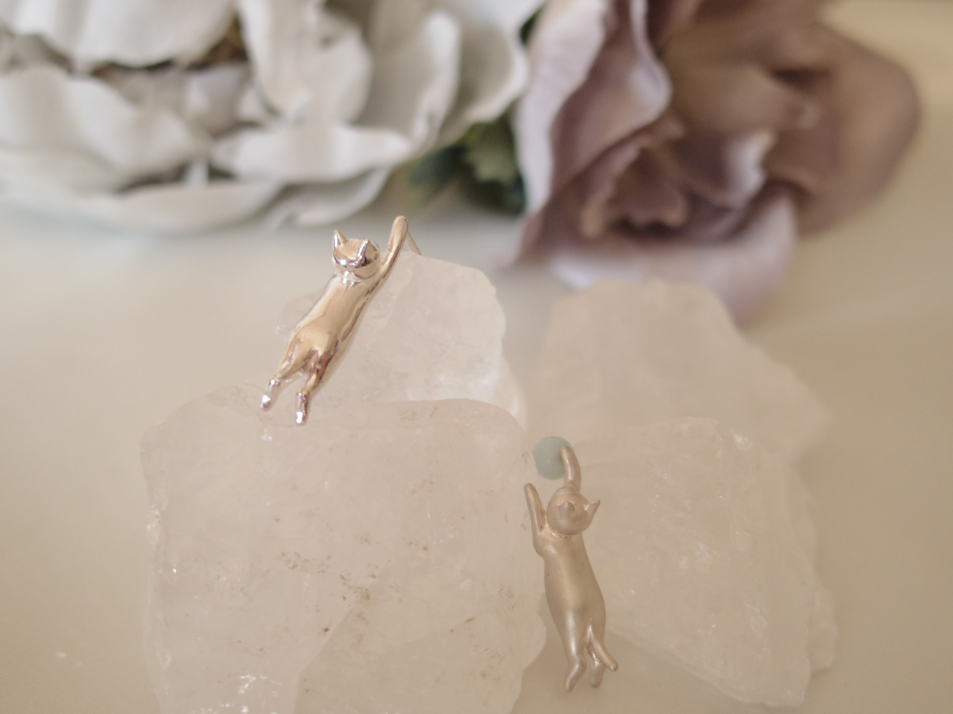 【ねこ好きさんのピアス】お耳にタッチねこピアス　片耳ピアス　SV925 シルバーピアス　CE-1