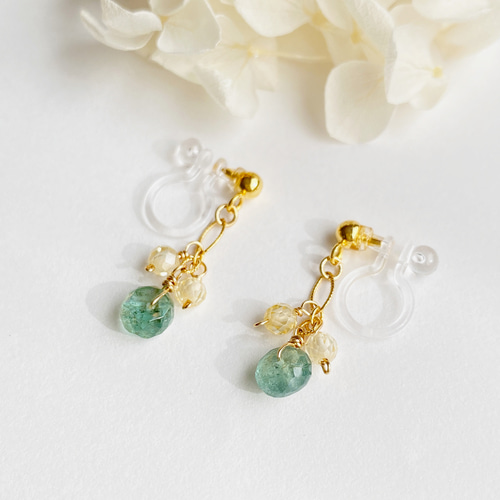 じばにゃん☺︎ 1点作品☆ 大粒エメラルドピアス　イヤリングに変更可能☺︎ 大粒エメラルドのノンホールピアス 軽やかなブルーグリーン ac