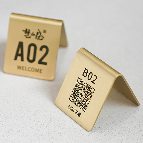 QRコード表示板のオーダーメイド - 黄銅製の飲食店用テーブル番号