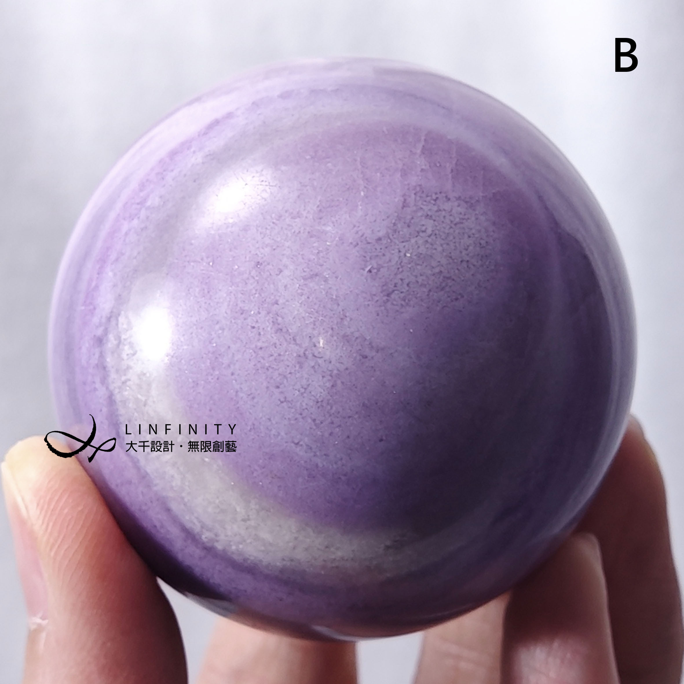 希少なスギライト スギライト 共生蛍石 完璧なキャリアコレクションボール ビンインクリスタルボールオーナメント