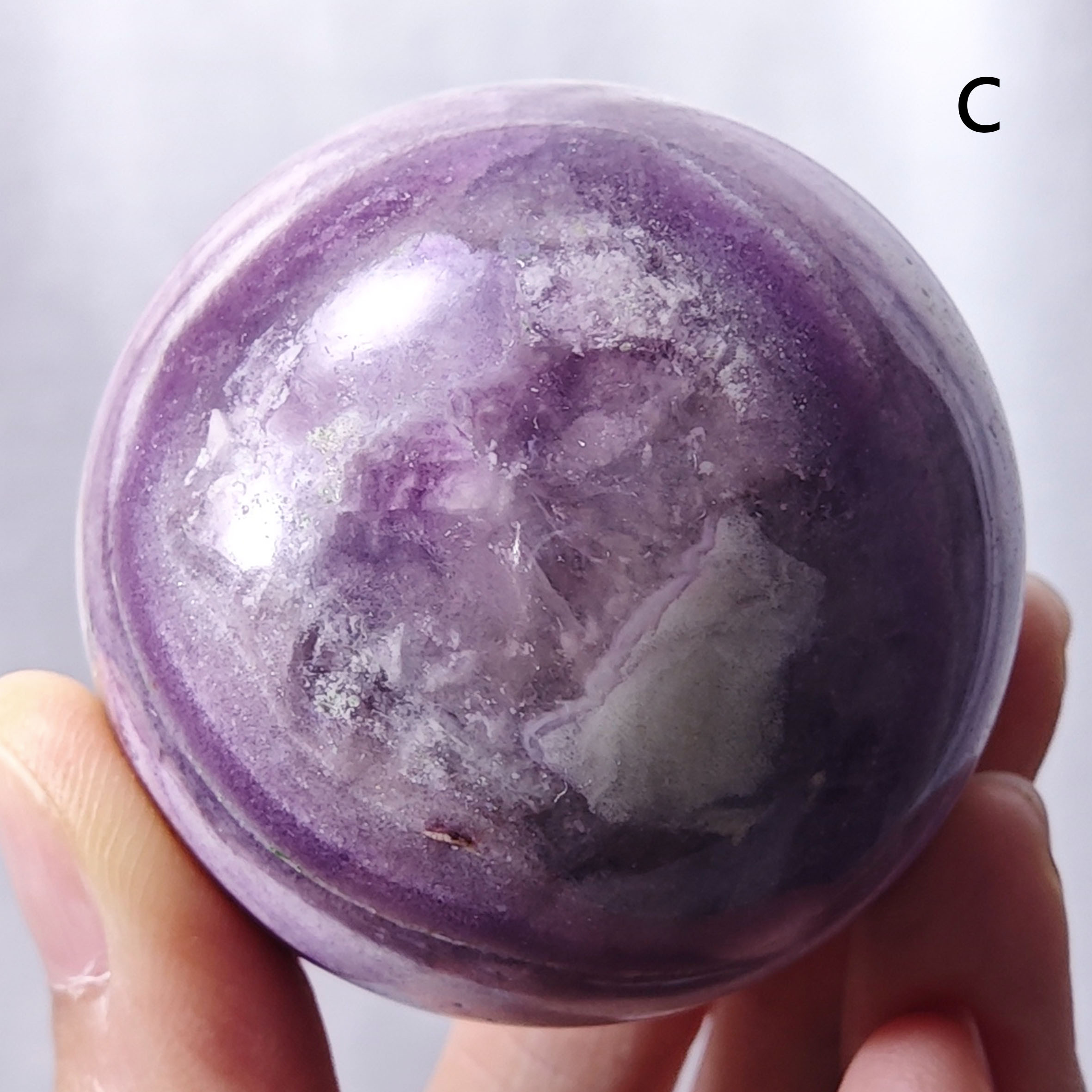 希少なスギライト スギライト 共生蛍石 完璧なキャリアコレクションボール ビンインクリスタルボールオーナメント