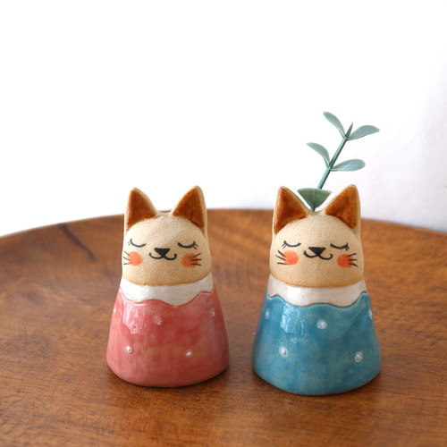 陶器で作った 小さなネコ花差し ( ピンク・空色 ) 一輪挿し