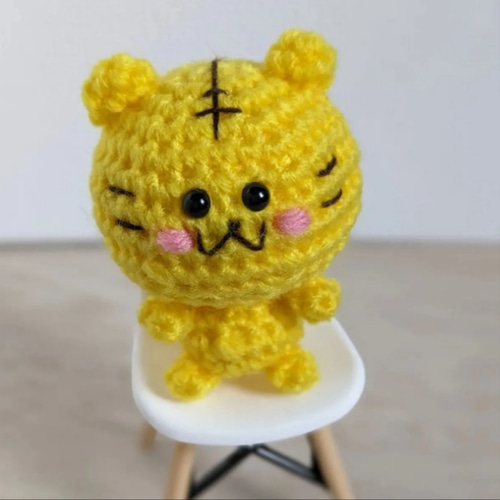 あみぐるみ ちび トラ 虎 タイガー すごい黄色 丸顔 ストラップ