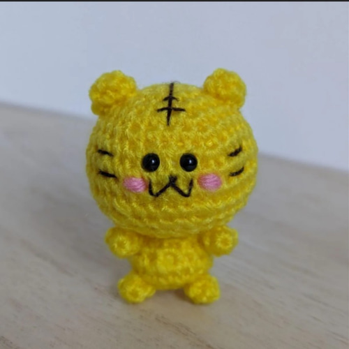 あみぐるみ ちび トラ 虎 タイガー すごい黄色 丸顔 ストラップ