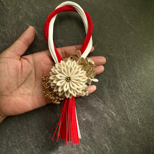 水引しめ縄飾り赤白×ダリア×プリザ しめ縄・しめ飾り MAMO 通販