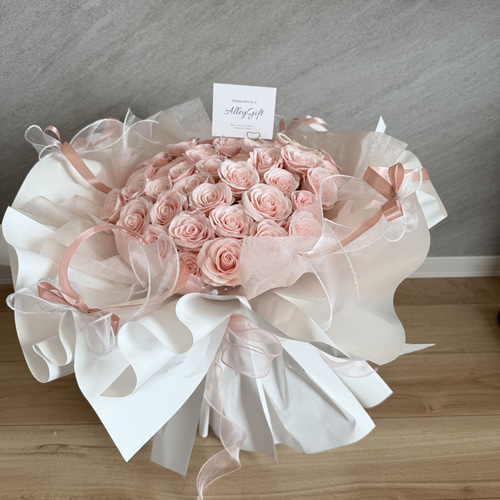 ワンホンブーケ 枯れない花束 ゴージャス感満載 テレビに紹介された  