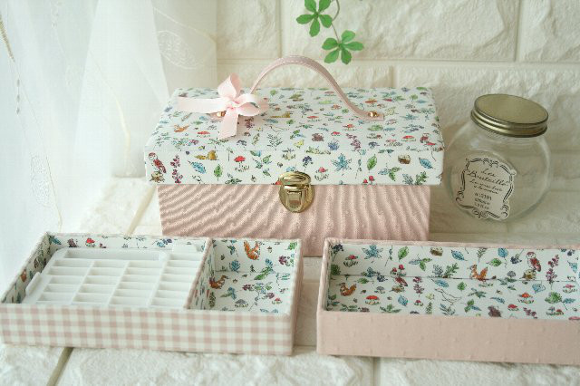 通帳・キャッシュトレーが入るマネートランク　リバティ生地使用　サナ