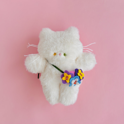 好評 ビオラの花飾り ポシェットしたょ！ミルク色のねこちゃん その他