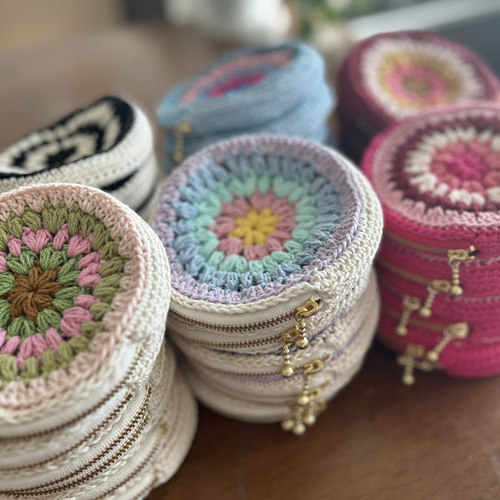 抜けるように広がるモチーフポーチ「空」 ポーチ Crochet Yuko Tsumugi