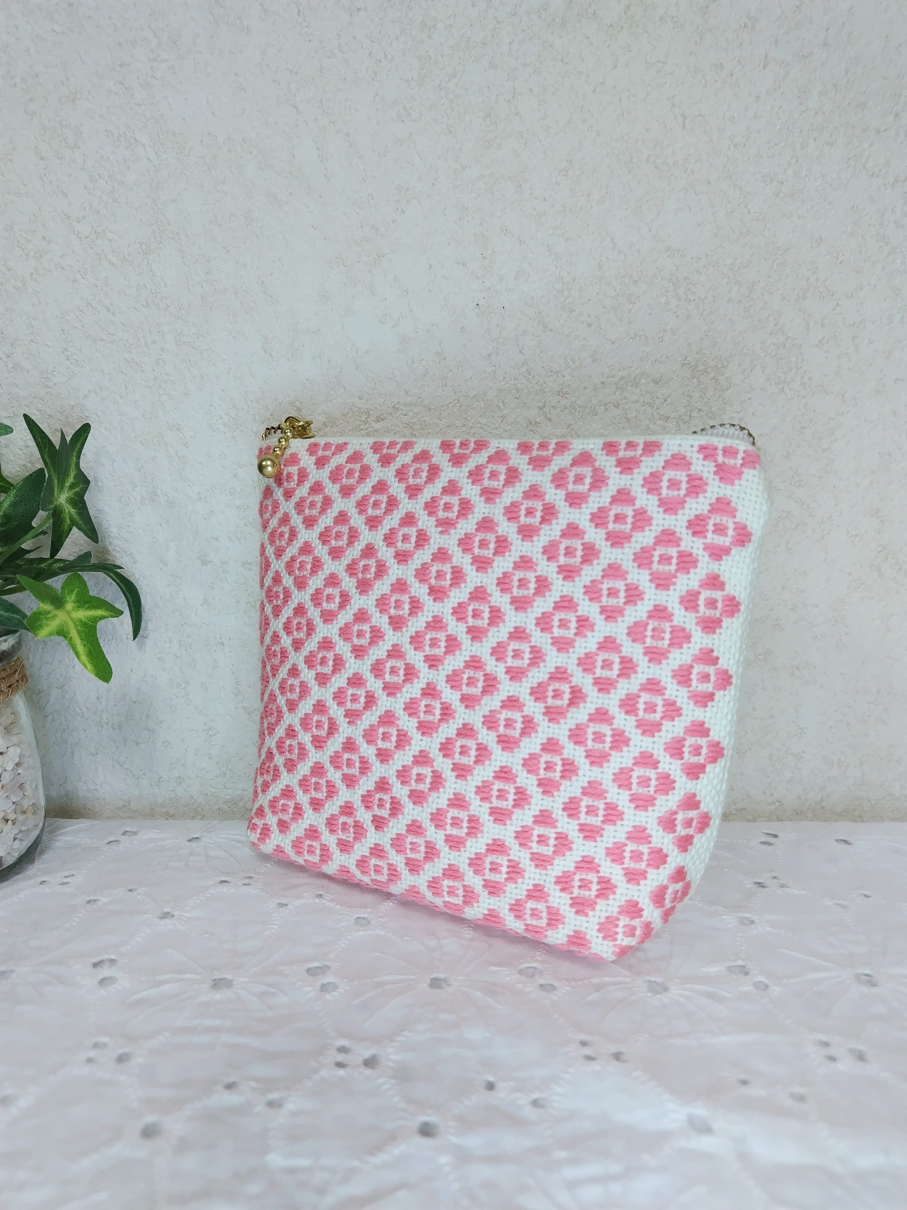 【受注制作】こぎん刺し　ポーチ　マチ付き　菱刺し　サーモンピンク　花柄　和風　大人かわいい