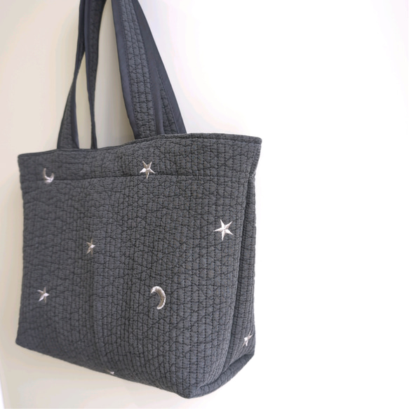 ✱受注制作✱ヌビバッグ Lサイズ/ヌビトートバッグ /ランチトート/ ダークグレー×ムーンスター刺繍 2枚目の画像