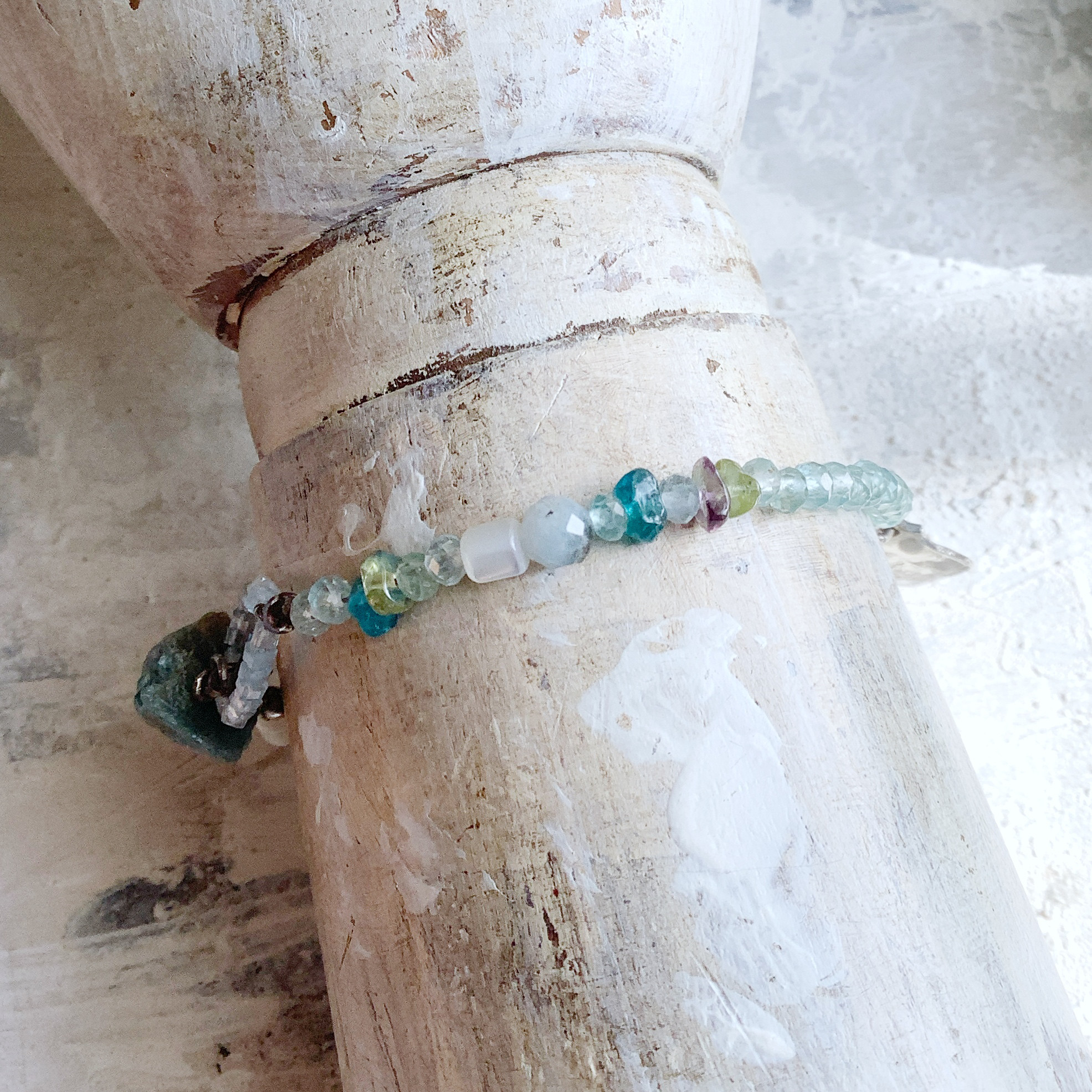 天然石青系ビーズブレス　アパタイト