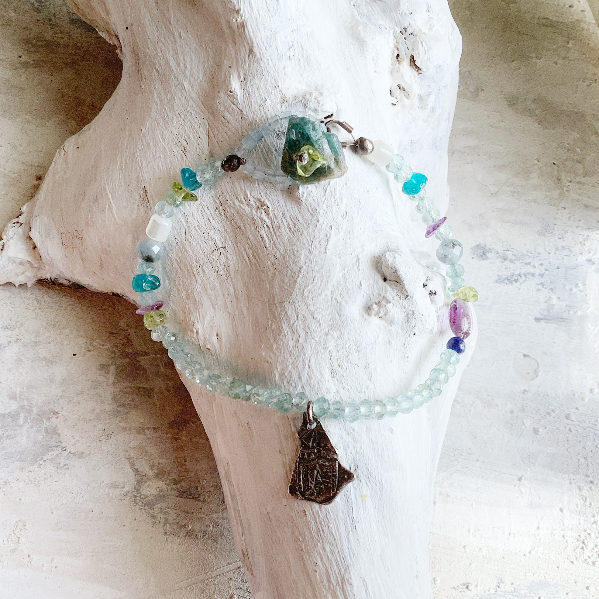 天然石青系ビーズブレス　アパタイト