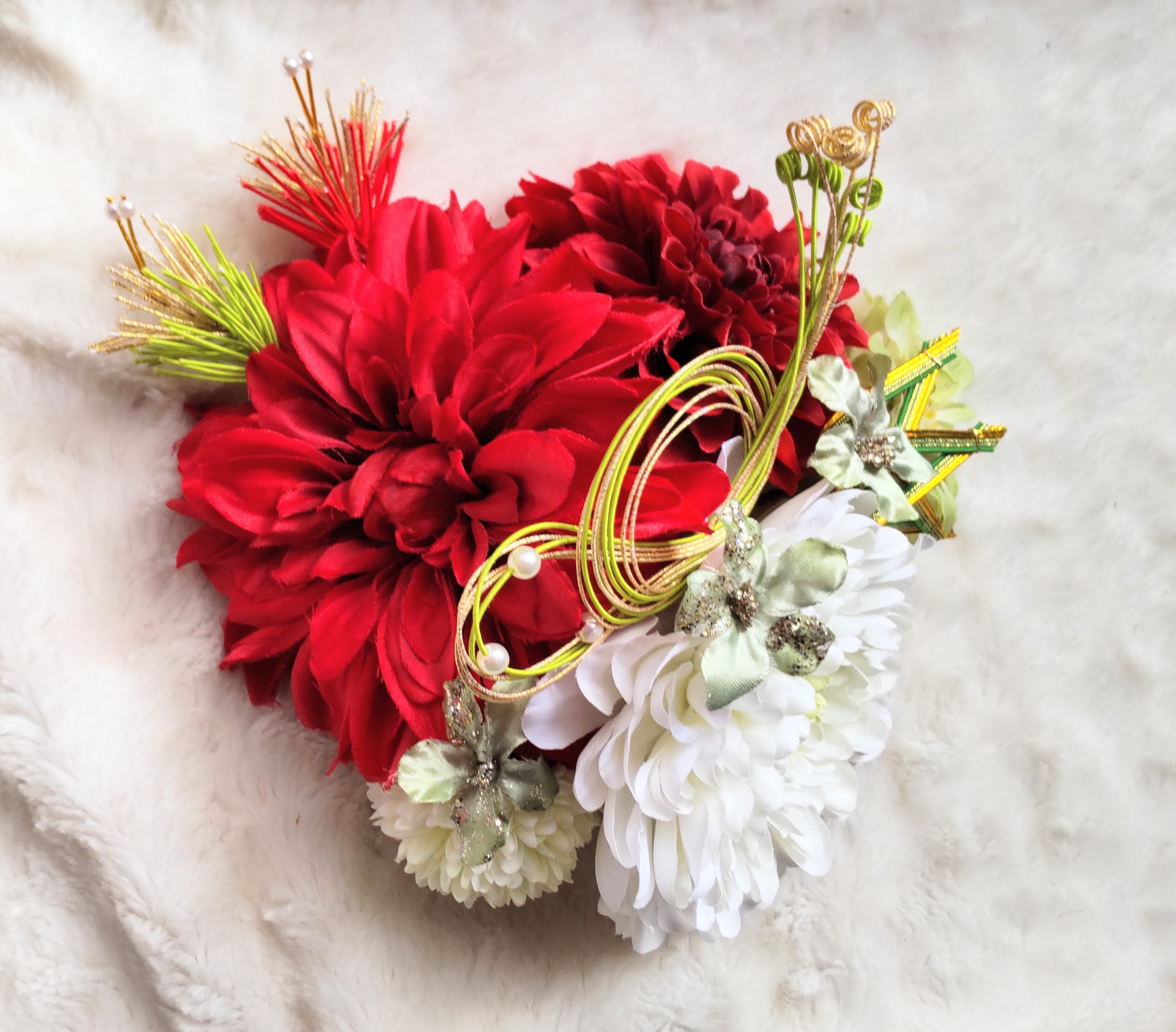 造花髪飾り　紅白グリーン