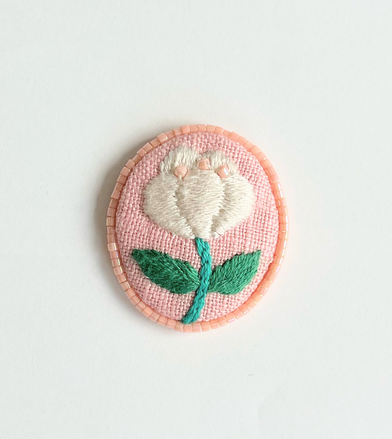 ビーズで飾った草花のミニ刺繍ブローチ【botanical】#328