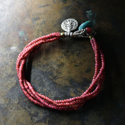 インドオールドシルバーと金赤ホワイトハーツ、 ターコイズのブレスレット。 インドオールドシルバーと金赤ホワイトハーツ、 ターコイズの