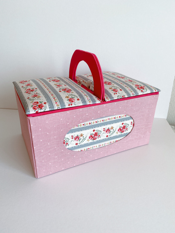 カルトナージュ裁縫箱(中) 天使と薔薇　小物達も可愛い‼️ カルトナージュ裁縫箱(中) 天使と薔薇 小物達も可愛い‼️ - メルカリ