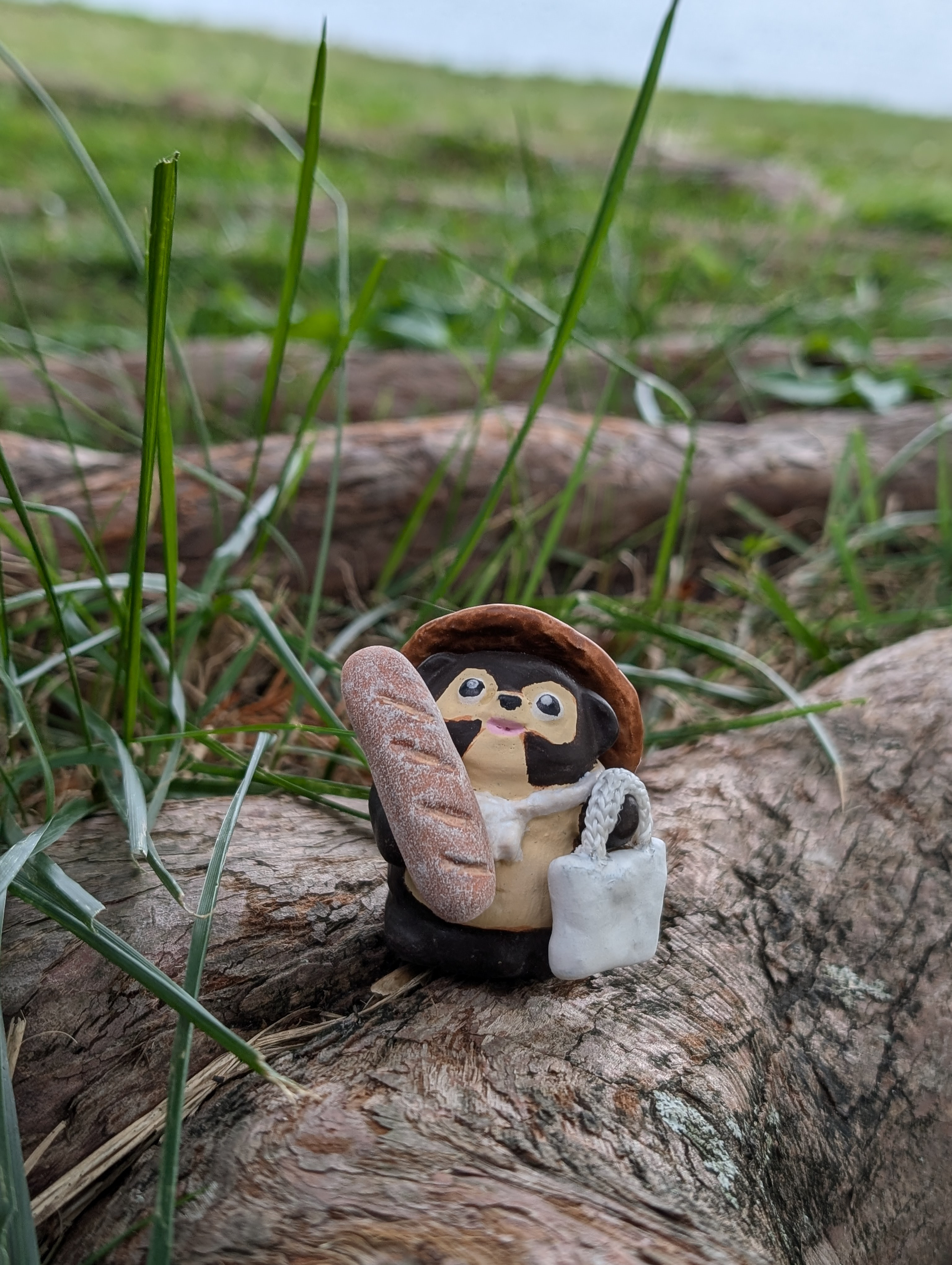 たぬきさん（パン持ってお買い物）