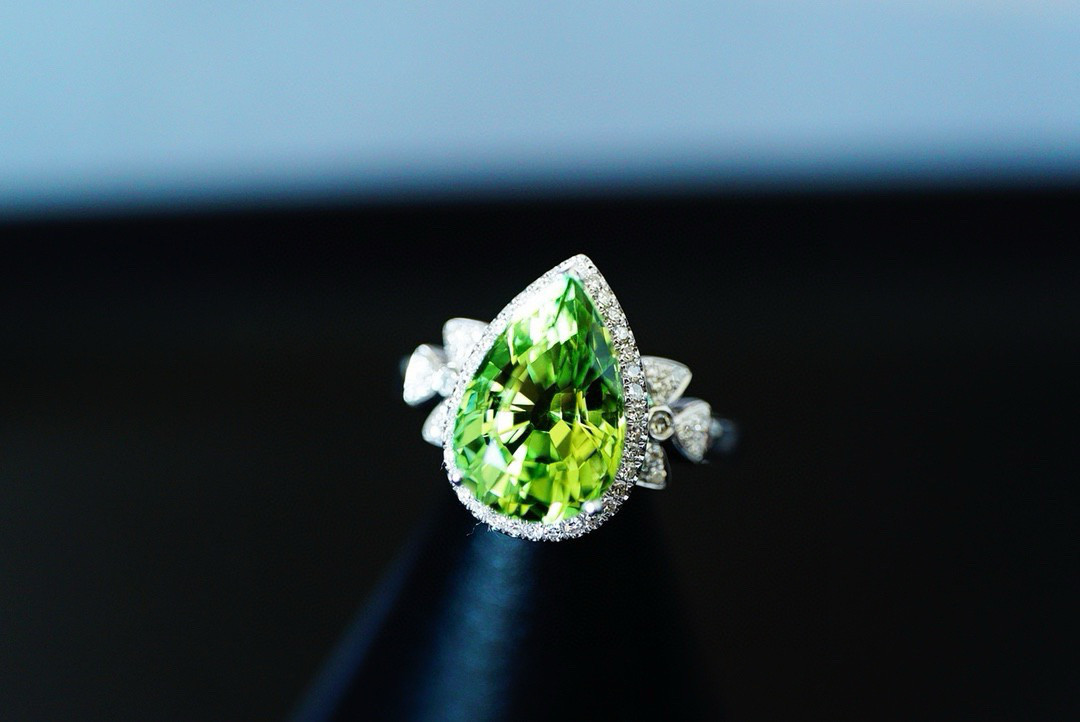 「クリスマス」K18 天然グリーントルマリン　天然ダイヤモンド　上品　幸運　10月誕生石　4.9ct