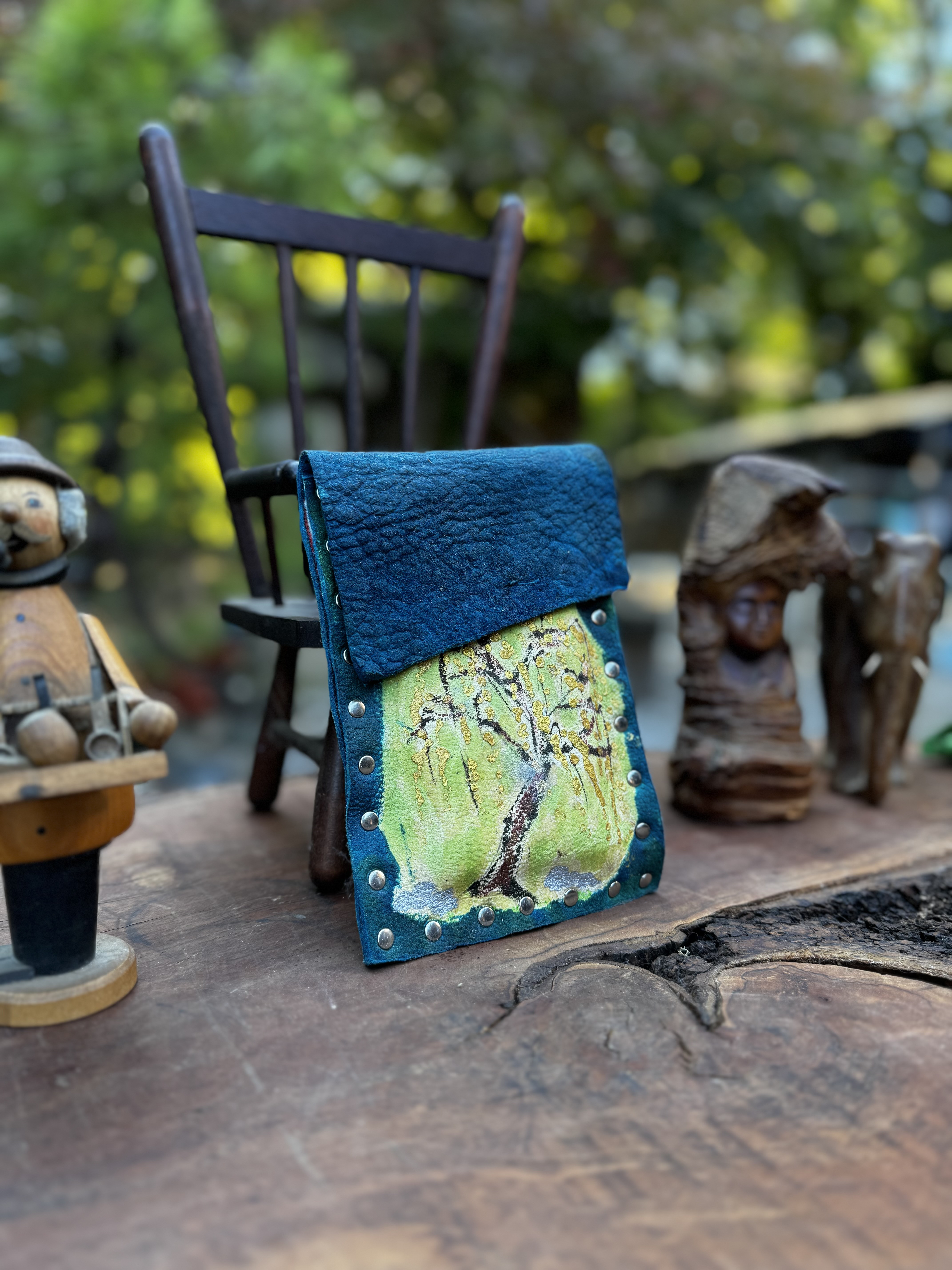 枝垂桜　群青色　鹿皮携帯ケース