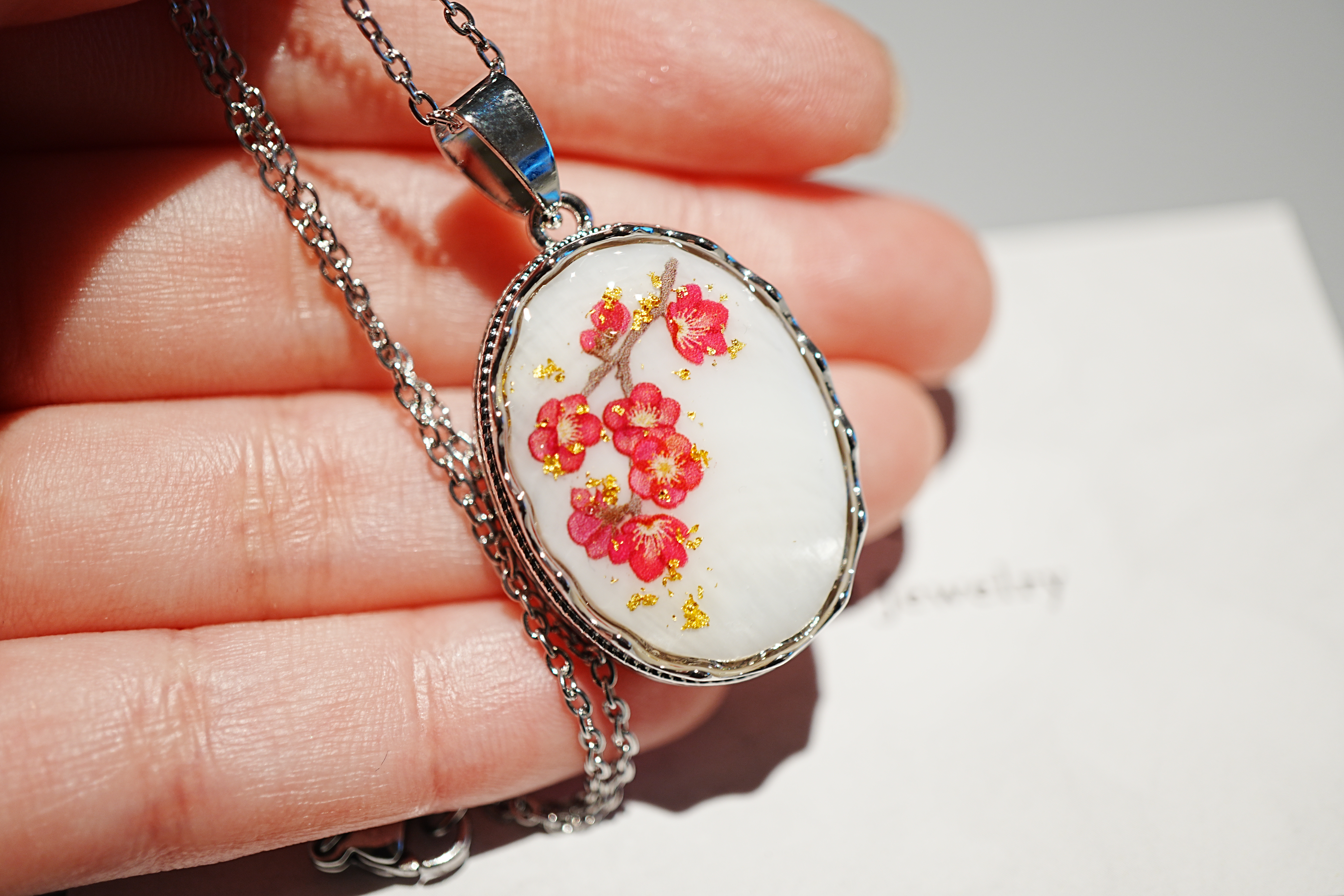 淡水シェルと梅のペンダント 金箔