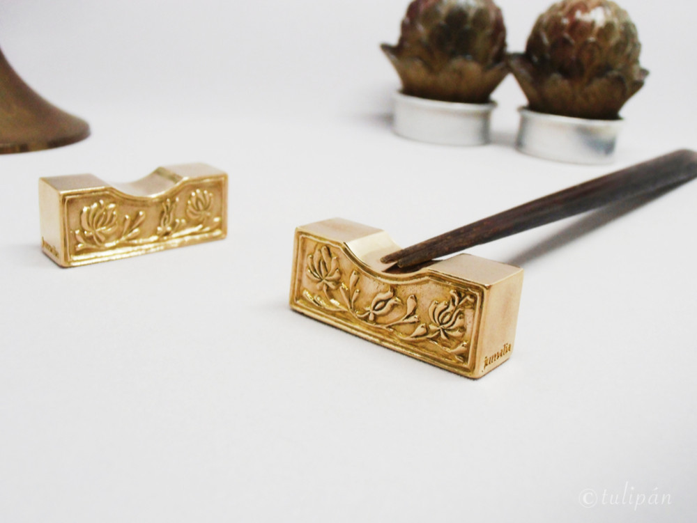 早割【Creema限定】ハンガリーの刺繍モチーフ重厚な真鍮箸置き２set