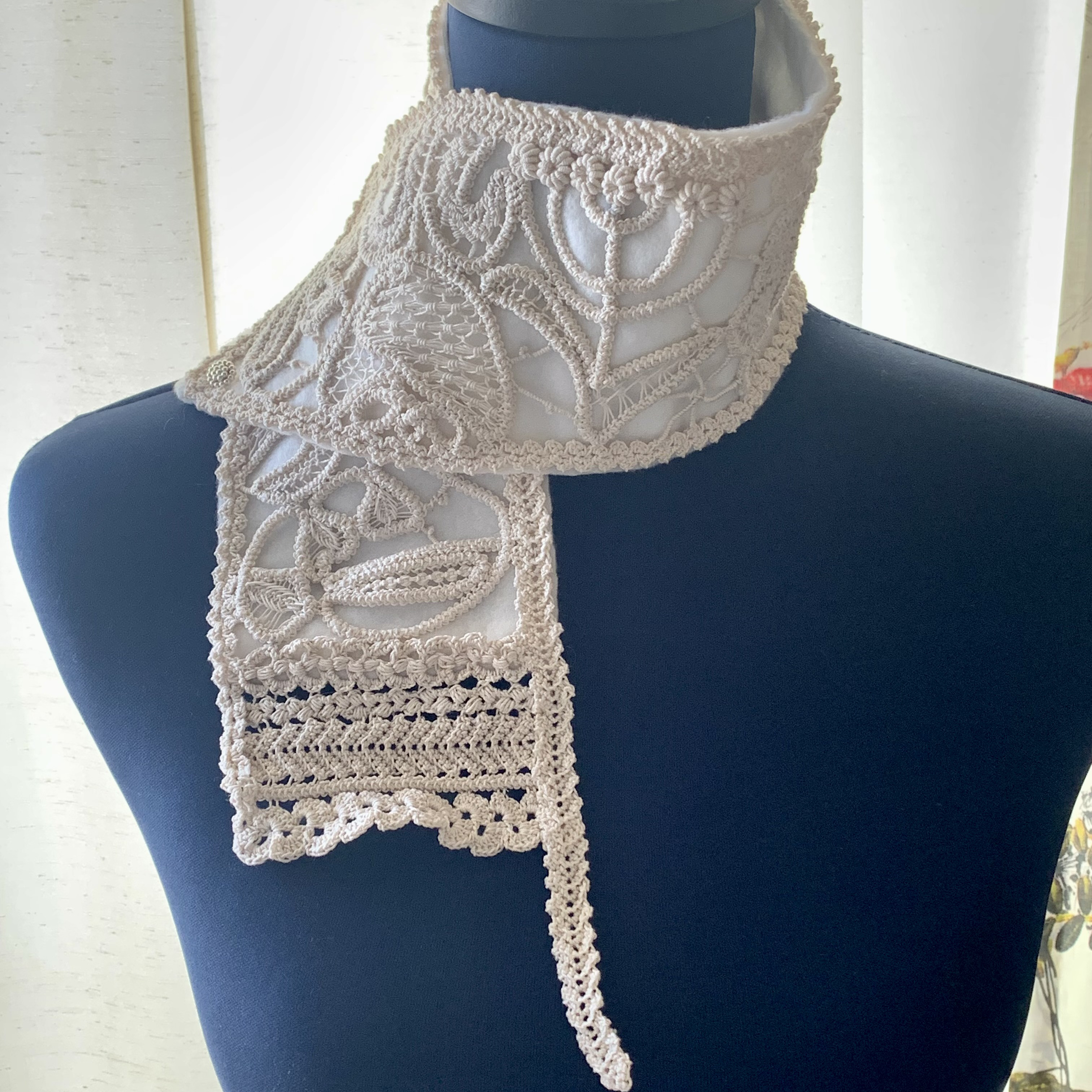 受注販売　花のネックウォーマー　マフラー　飾り襟　生成り　レース　ルーマニアンマクラメ