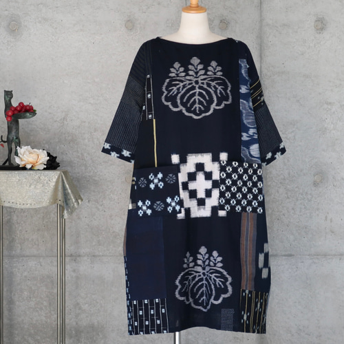 着物リメイク 絣 パッチワーク チュニックワンピース 着物リメイク 古布 手作り 絣 パッチワーク ワンピース | iichi
