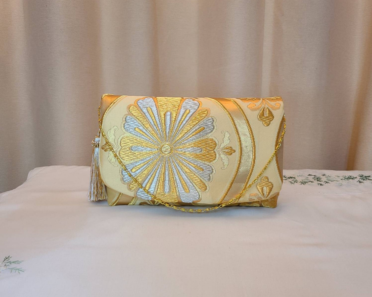 【Creema SPRINGS 】和風模様、ゴールドシルク着物帯の2waysクラッチバッグ