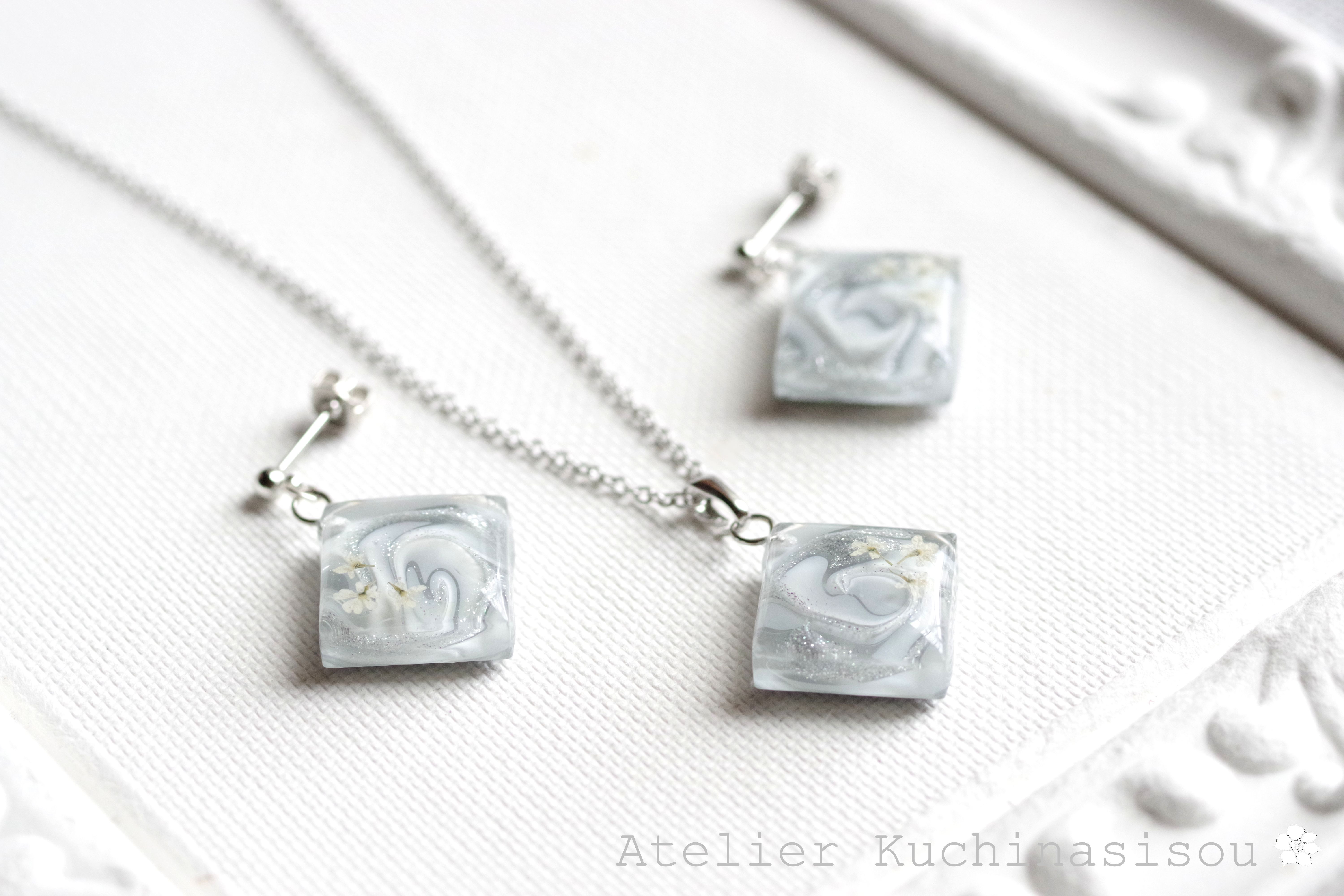 【受注製作】【Creema限定】レジンアート　スクエアピアス/イヤリングとペンダント〈霧雨の朝〉 4,970円