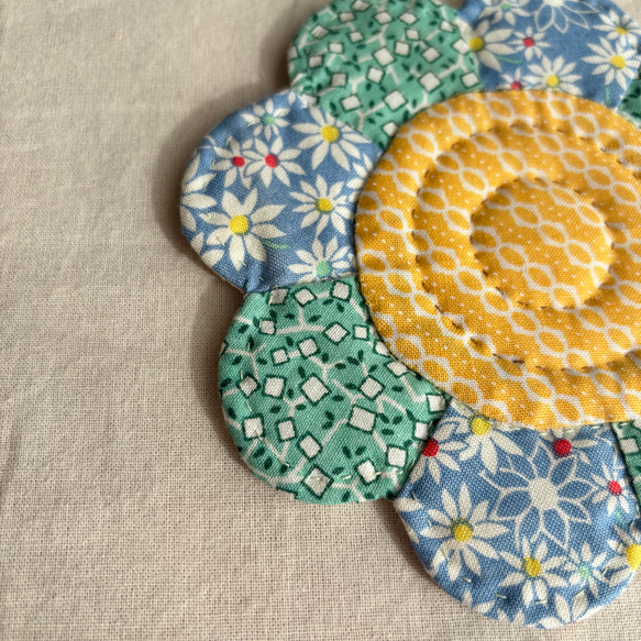 お花のコースター ドレスデンプレート パッチワーク グリーンブルー