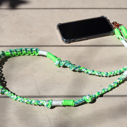 スマホショルダーストラップ ネオングリーン×ブラック スマートフォン パラコード 編み込みスマホストラップ カラフル ショルダーストラップ