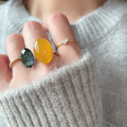 〈褒められリング〉 青と黄色　ブルータイガーアイ＋クリスタル×イエローカルセドニーフォークリング 4枚目の画像