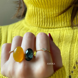 〈褒められリング〉 青と黄色　ブルータイガーアイ＋クリスタル×イエローカルセドニーフォークリング 2枚目の画像