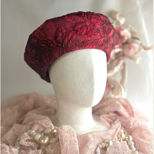 美品　メアリーマグダレン　ベレー帽　帽子　フランボワーズ　赤　コサージュ　薔薇 還暦祝い❤️フランス製最高級ジャガード レッドのベレー帽 S